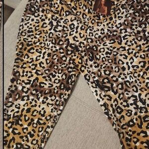 Plus size leopard capris 3x